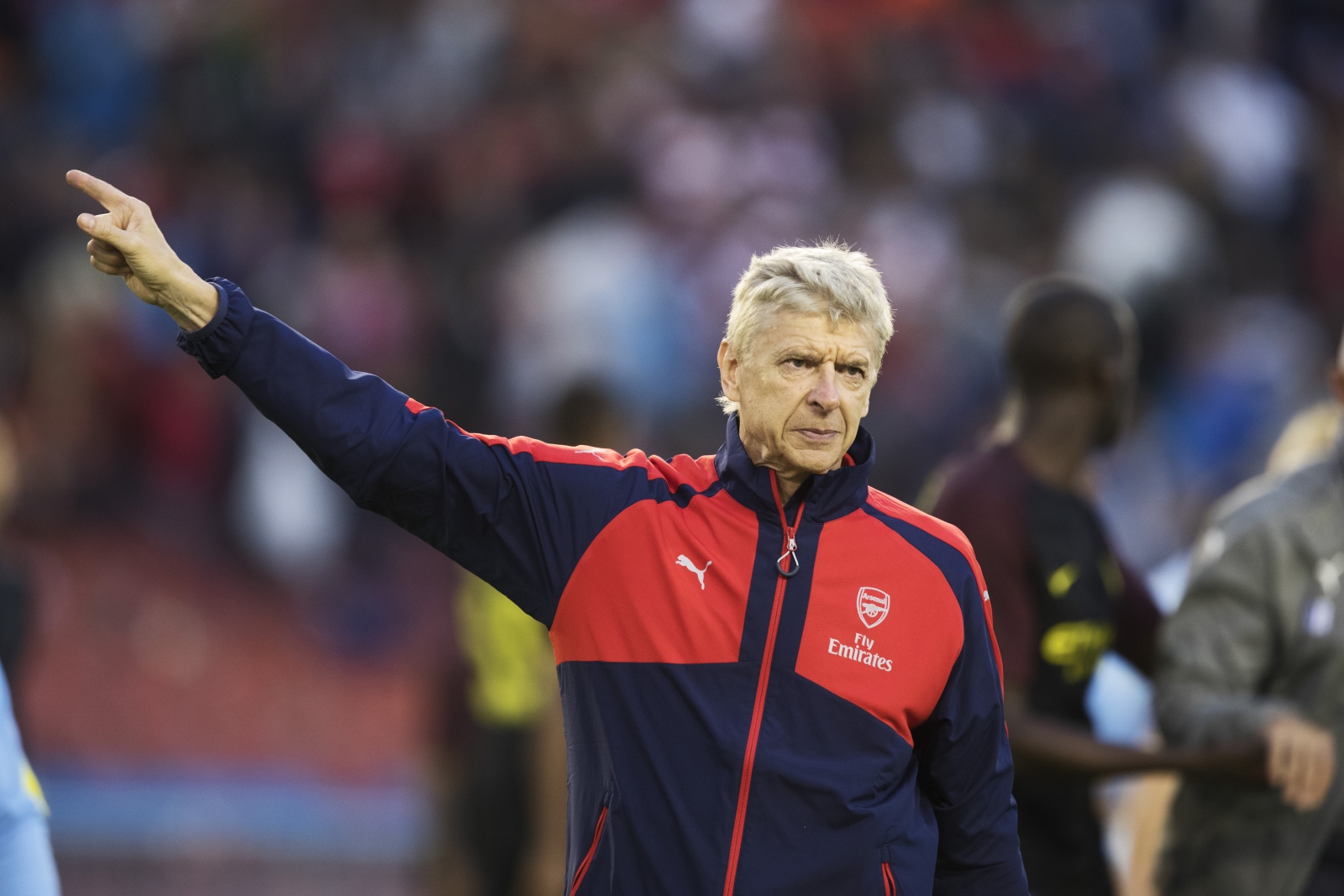Arsene Wenger: Không bom tấn có làm nên chuyện?