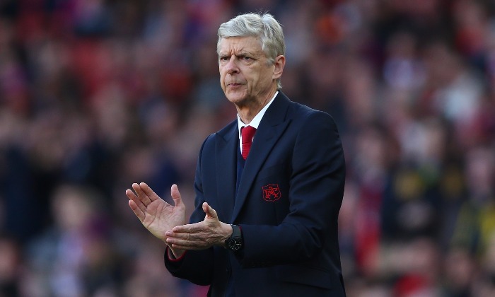 Arsene Wenger và số phận kẻ tỉnh giữa thế giới điên