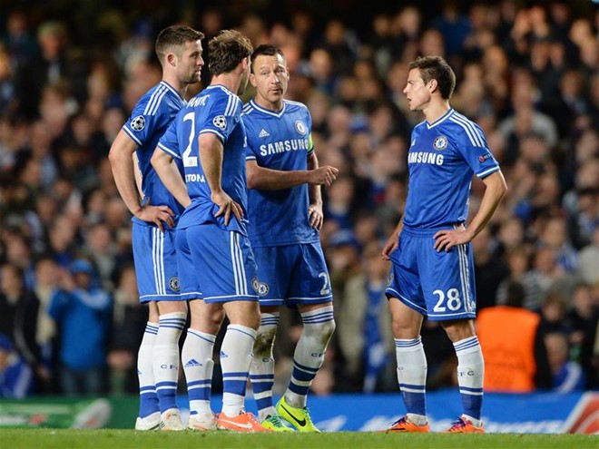 Antonio Conte gặp khó vì hàng thủ