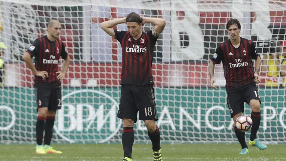 CĐV Milan “khóc ròng” vì Montolivo