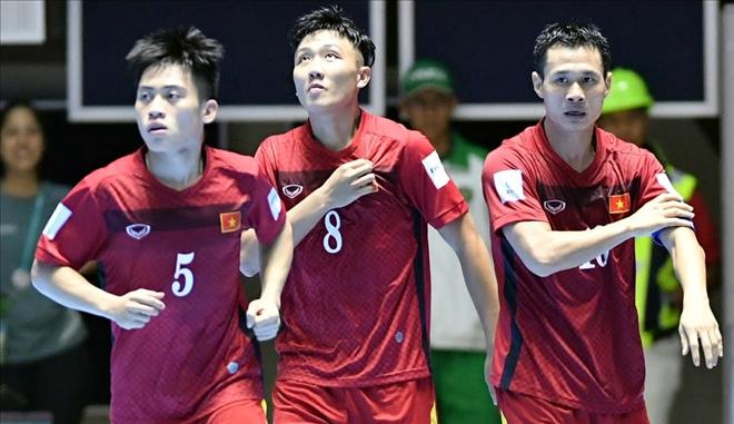 Futsal-Viet-Nam-hang-ba