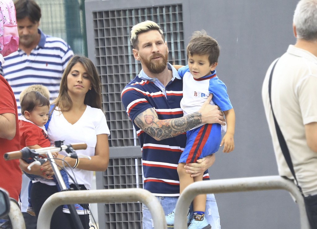 Lionel-Messi-dua-con-toi-