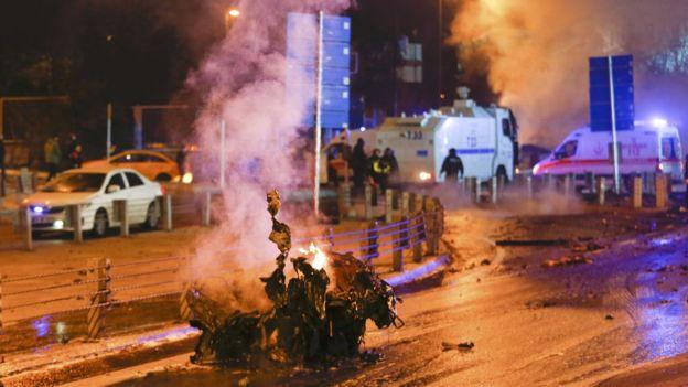 29 người thiệt mạng trong cuộc tấn công khủng bố gần sân Besiktas