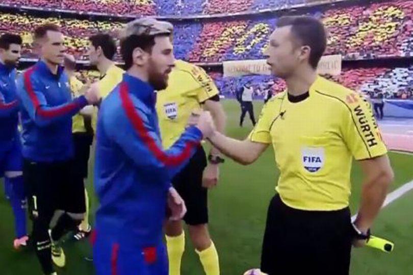 Trọng tài bắt El Clasico bị phạt vì "quá thân thiện" với Barca