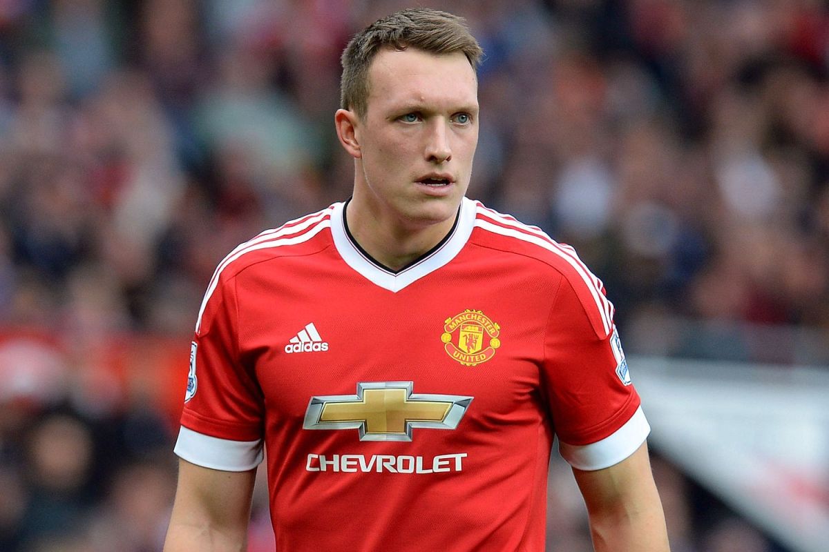 Phil Jones - Người hùng không ai ngờ đến