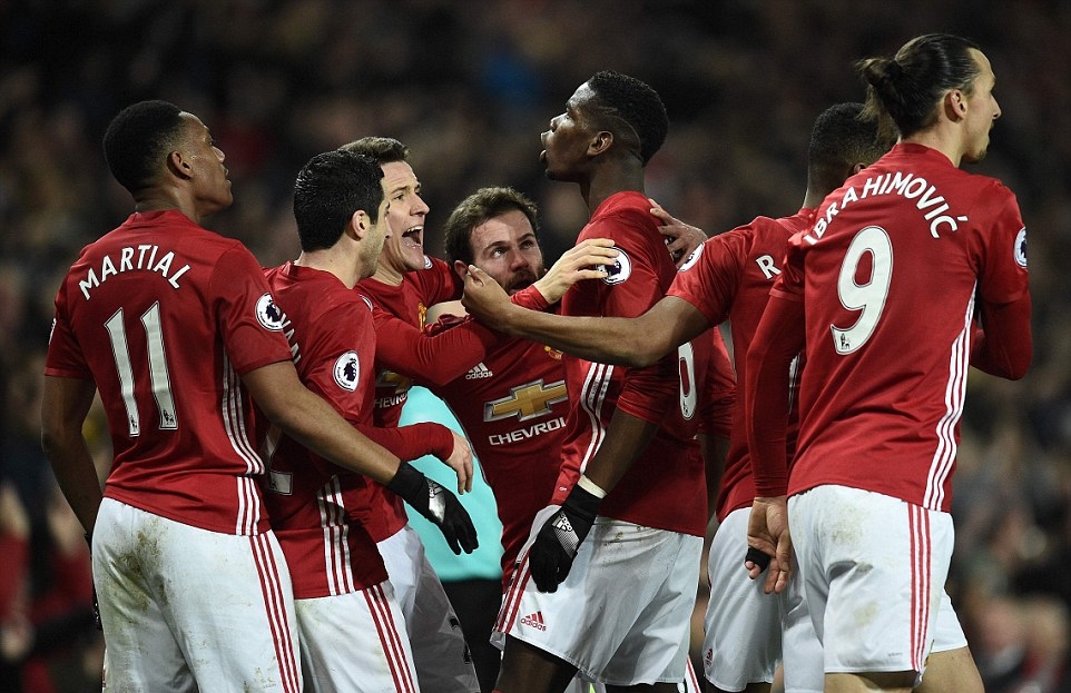 Ơn giời! Man Utd của Sir Alex đây rồi!