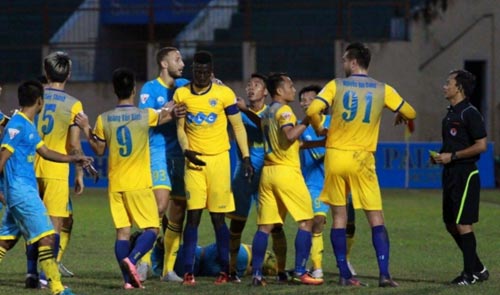 V-League làm hư ngoại binh