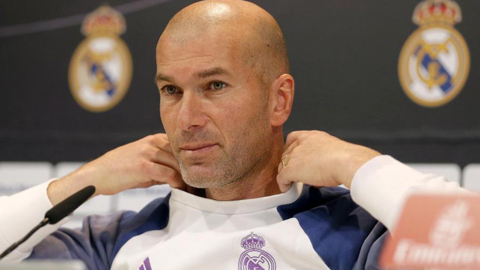 Zidane đăng đàn nói về sự ưu ái Benzema