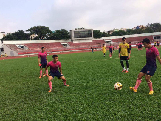 CLB Sài Gòn khai xuân với trò “đá xà ngang, nhận lì xì”