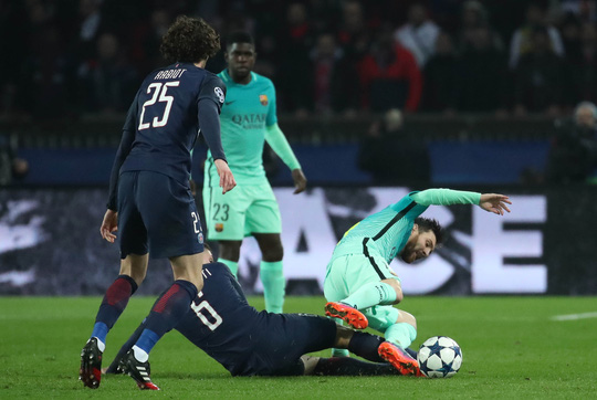 PSG đẩy Barca đến bờ vực