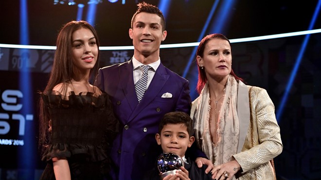 Bạn gái Ronaldo lâm vào cảnh thất nghiệp