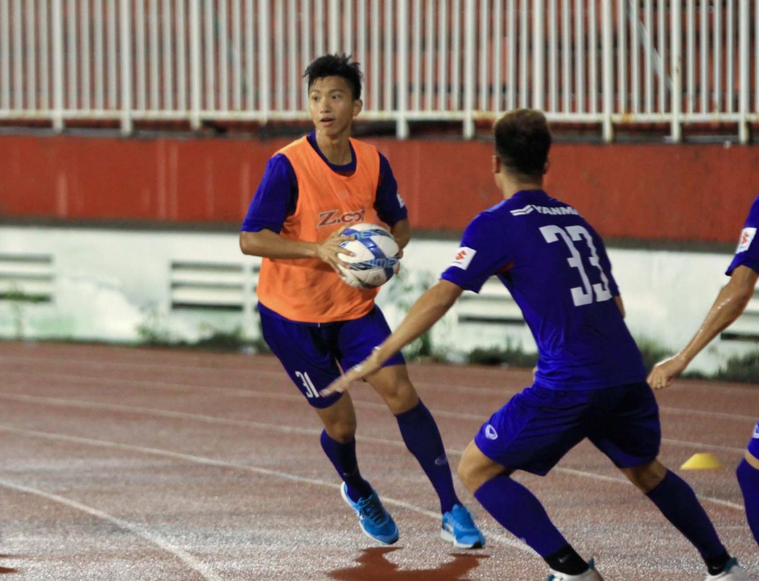 ĐT Việt Nam đang cạnh tranh mạnh mẽ ở hàng thủ