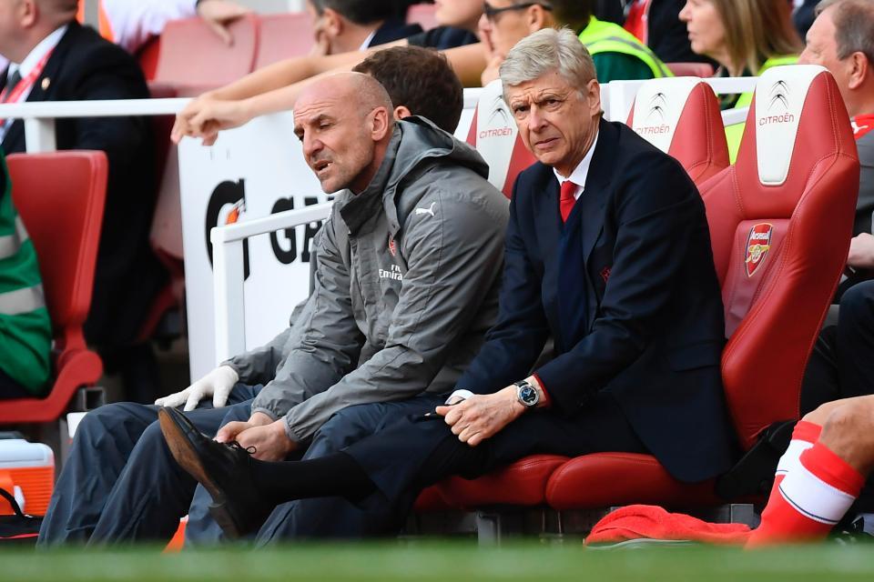 Arsenal đang hỗn loạn trên thị trường chuyển nhượng?