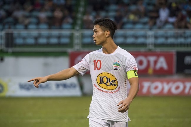 Công Vinh nhận tri ân: "Tượng đài" làm Công Phượng đuổi mướt mồ hôi!