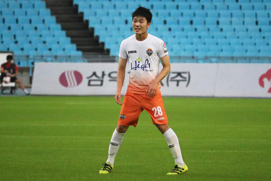 Xuân Trường lại đá chính 30 phút cho Gangwon