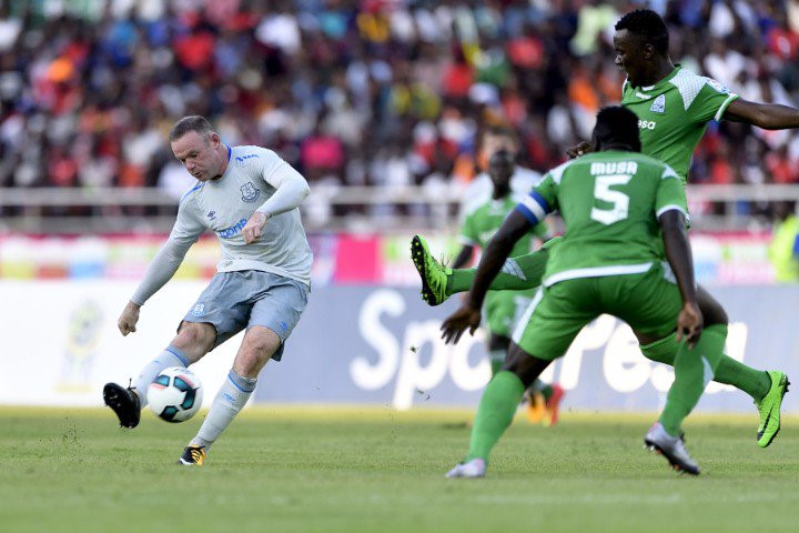 Rooney tạo siêu phẩm trong ngày tái xuất ở Everton