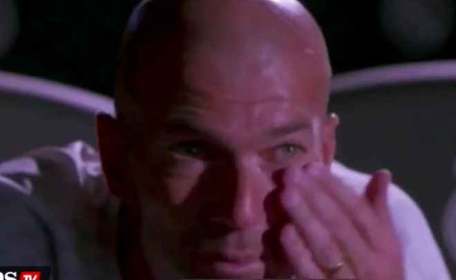 Huyền thoại Zidane rơi nước mắt khi xem video của người cha