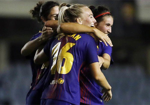 Đối mặt khung thành trống, 3 nữ cầu thủ không thể sút tung lưới Barca