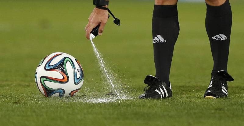 Vụ kiện 100 triệu USD cho cáo buộc FIFA ăn cắp ý tưởng bình xịt bọt