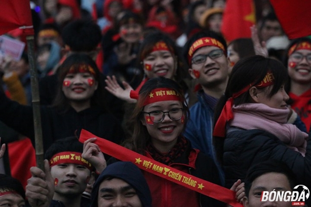 Vạn trái tim háo hức đón chờ những người hùng U23 Việt Nam hàng giờ trên sân Mỹ Đình