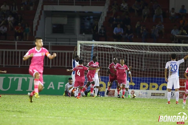 Trực tiếp Sài Gòn FC 3-1 Hoàng Anh Gia Lai: Văn Trường liên tiếp mắc sai lầm, HAGL thua 2 bàn trong 5 phút - Bóng Đá