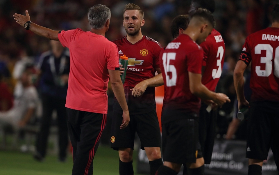 Vô địch Premier League: Đừng vội gạch tên Mou team