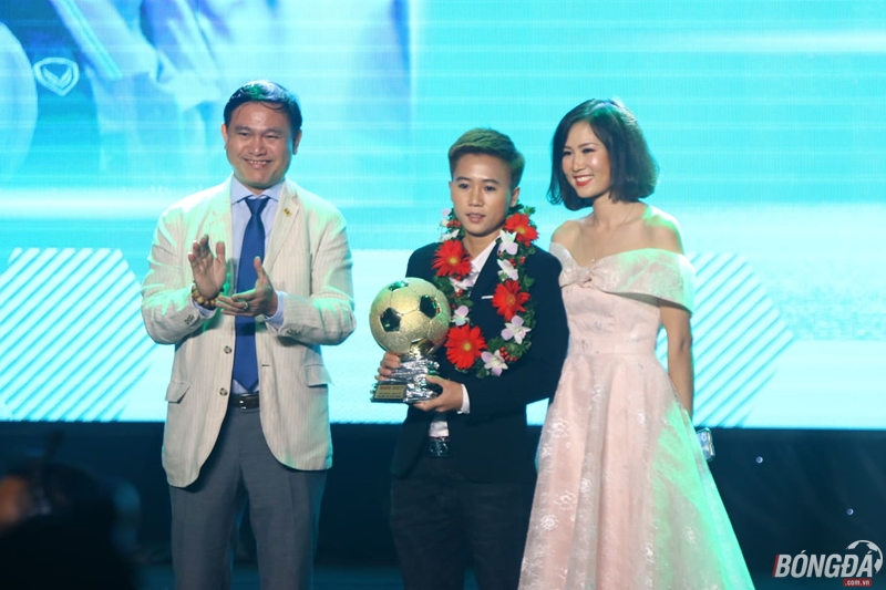 Trực tiếp quả bóng vàng Việt Nam 2018: Văn Hậu đoạt giải Cầu thủ trẻ xuất sắc nhất - Bóng Đá