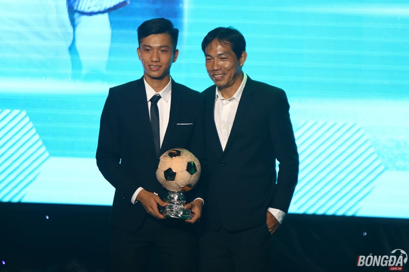 Trực tiếp quả bóng vàng Việt Nam 2018: Quang Hải cạnh tranh với Anh Đức, Công Phượng không vào top 3 - Bóng Đá