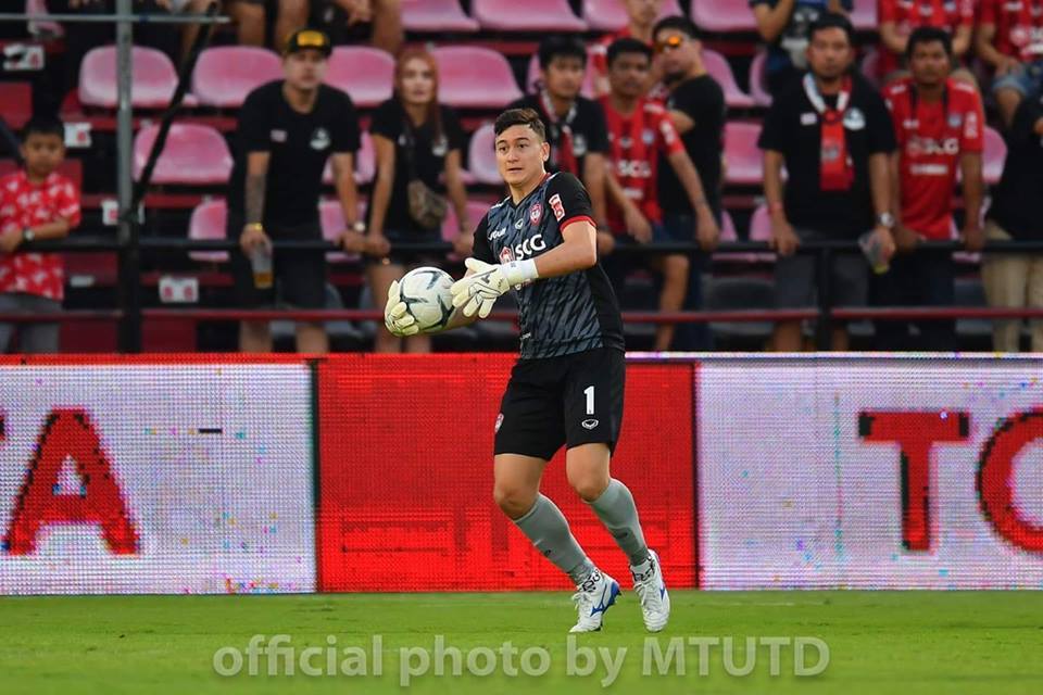 Đặng Văn Lâm giúp Muangthong United thắng kịch tính - Bóng Đá