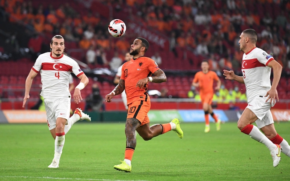 World Cup 2022 khởi tranh vào ngày từ ngày 21/11 - 2/12 tại Qatar. Nước chủ nhà không đá trận mở màn, thay vào đó là màn đối đầu giữa Senegal và Hà Lan tại sân Al Thumama. Chủ nhà Qatar đá trễ nhất ngày 21/11, khi đụng độ đại diện Nam Mỹ là Ecuador.