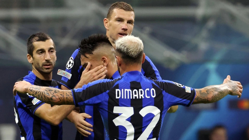 Inter Milan đáng khen khi vượt qua bảng đấu có sự hiện diện của Barcelona và Bayern Munich. Dù vậy, Porto là một thử thách khó nhằn cho đại diện Serie A. Nếu tiếp tục duy trì phong độ ấn tượng ở Champions League từ đầu mùa, Porto có thể ngăn Inter tiến xa. Dự đoán: Porto đi tiếp.
