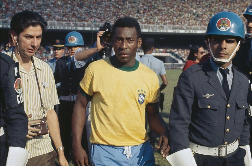 Tại World Cup 1970, Pele ghi 4 bàn và có 6 kiến tạo trong cả chiến dịch, góp công lớn giúp tuyển Brazil vô địch. "Vua bóng đá" giành danh hiệu Cầu thủ hay nhất World Cup 1970. Tổng cộng, Pele ra sân 14 trận, ghi 12 bàn tại ngày hội bóng đá lớn nhất hành tinh.