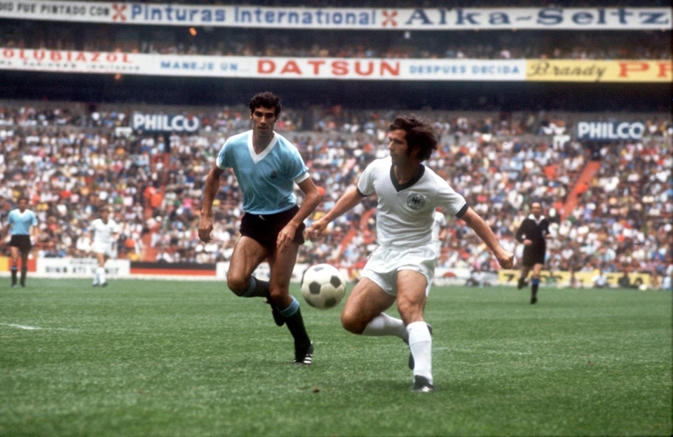 Gerd Muller mất 2 kỳ World Cup để ghi 14 bàn. Cụ thể, ông ghi 10 bàn, giành Chiếc giày vàng World Cup 1970. Đến World Cup 1974, Muller tiếp tục tỏa sáng, ghi 4 bàn, trong đó có pha lập công ấn định chiến thắng 2-1 của Đức trước Hà Lan ở chung kết.