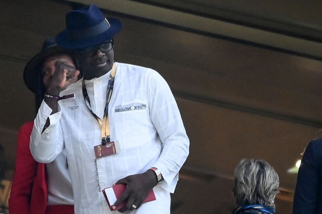 Cựu danh thủ Lilian Thuram cũng có mặt ở khu vực VIP để cổ vũ tuyển Pháp. Con trai của ông, Marcus Thuram, có mặt trong đội hình "Les Bleus" ở giải năm nay và đóng góp một kiến tạo.