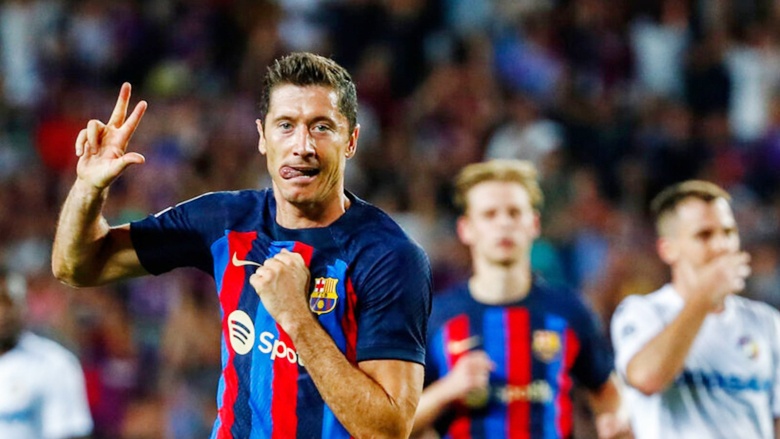 Sau 14 trận đã đấu, đội chủ sân Camp Nou có thành tích tương tự Arsenal ở Premier League với 37 điểm. Bất chấp tình hình kinh tế khó khăn, Robert Lewandowski và đồng đội hứa hẹn có thể lật đổ Real Madrid mùa này.