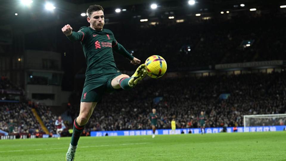 Ngôi sao của Liverpool trở thành hậu vệ kiến tạo nhiều nhất lịch sử Premier League, với 54 lần dọn cỗ cho đồng đội ghi bàn. Ở tuổi 28, cầu thủ phòng ngự người Scotland hứa hẹn sẽ còn phá sâu kỷ lục của giải đấu trong tương lai.
