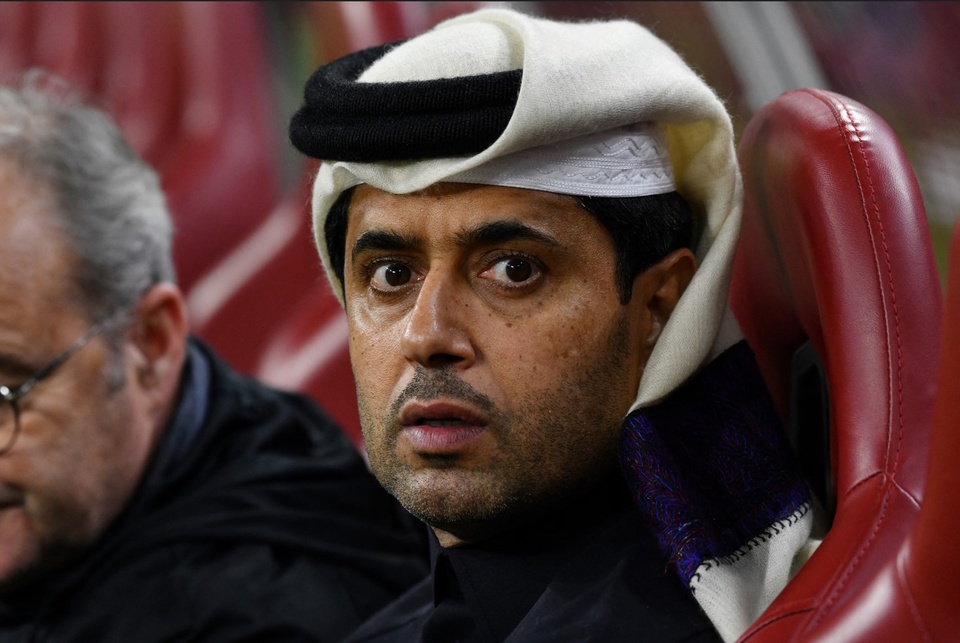 Nasser Al-Khelaifi, Chủ tịch PSG và các thành viên ở QSI, phải cân nhắc các khoản đầu tư nếu mua MU. Ảnh: Reuters.