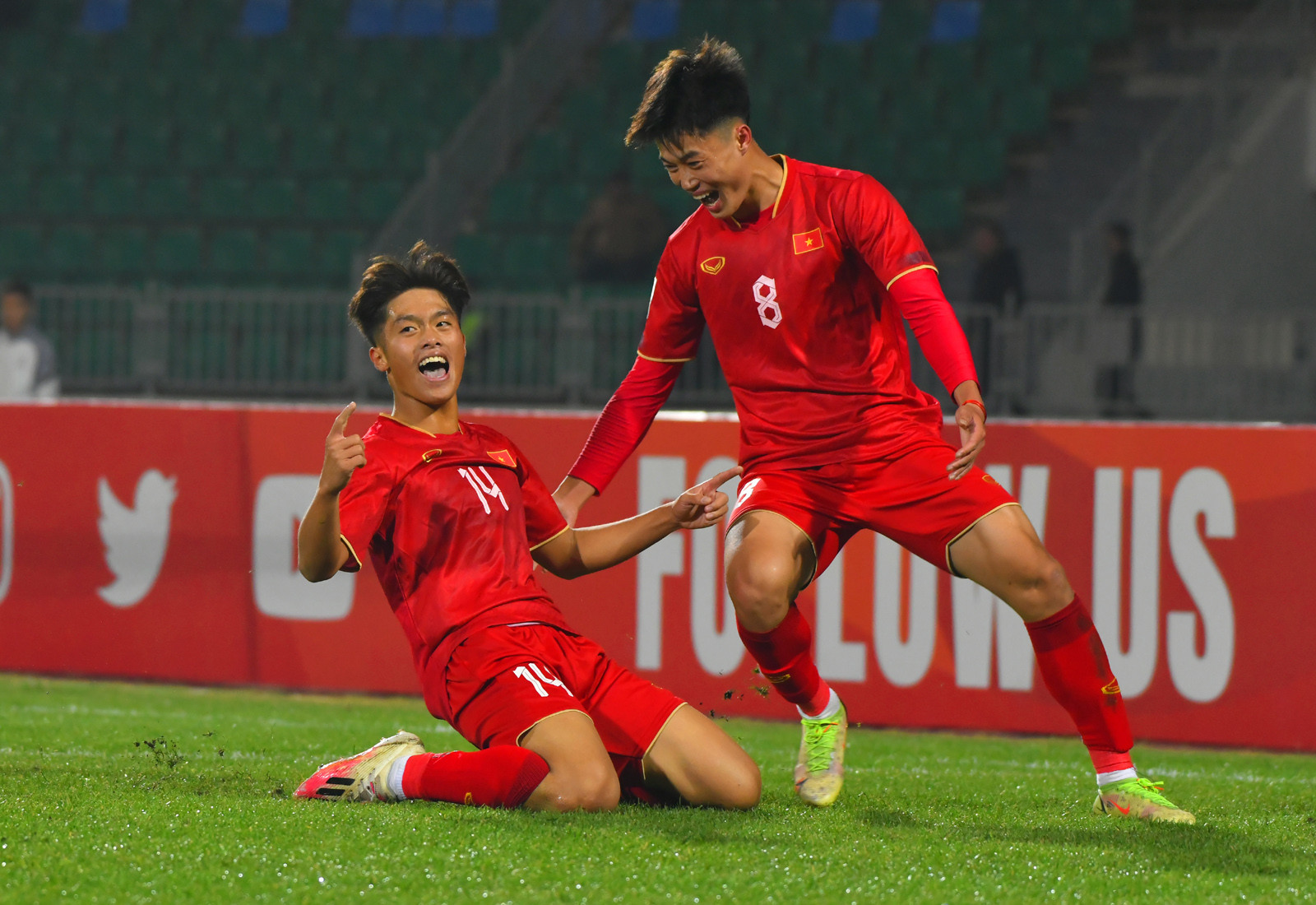 Khoảnh khắc ăn mừng cảm xúc của Quốc Việt vào lưới U20 Qatar - Bóng Đá