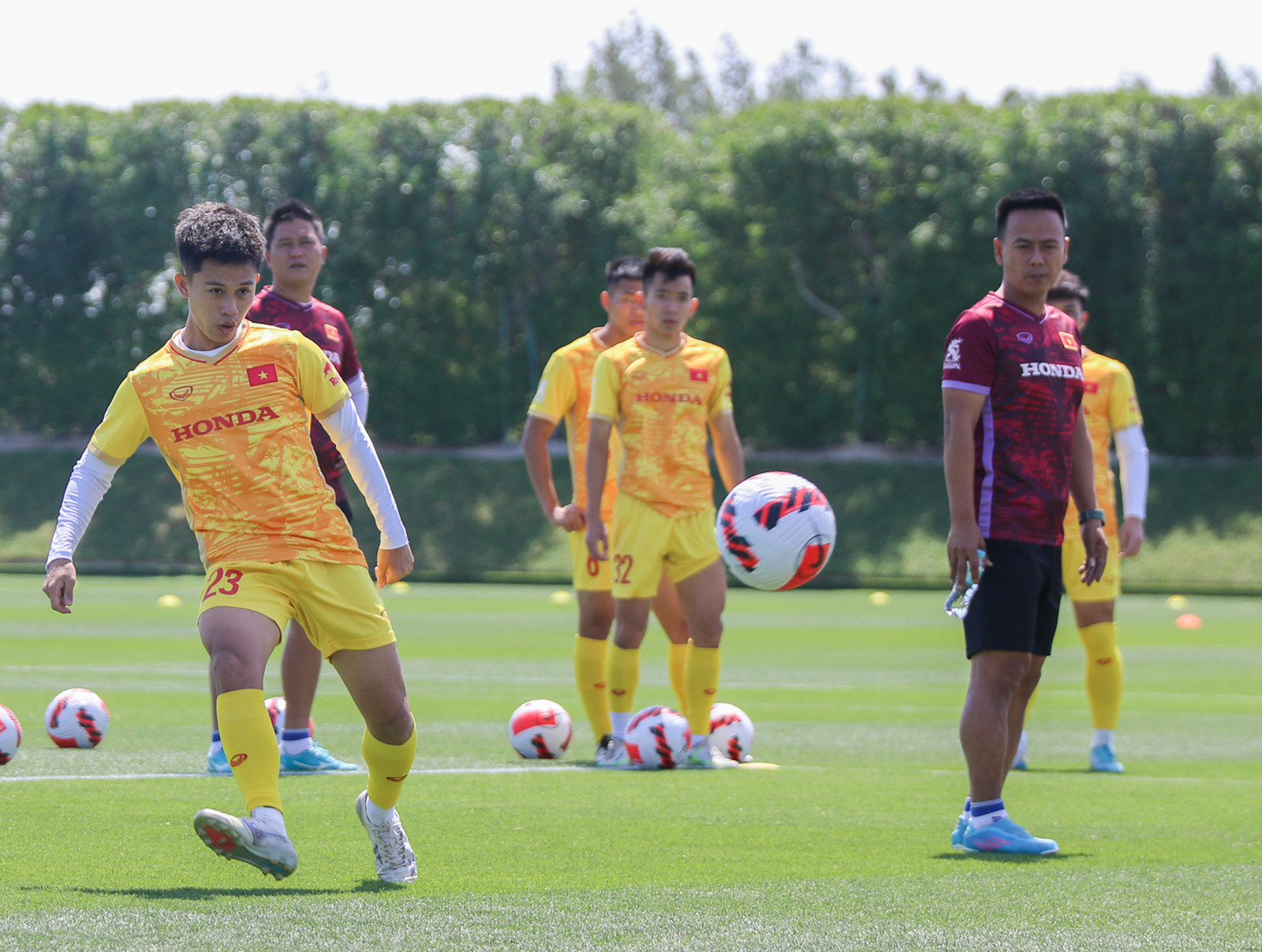HLV Philippe Troussier lên tinh thần cho U23 Việt Nam đấu UAE - Bóng Đá