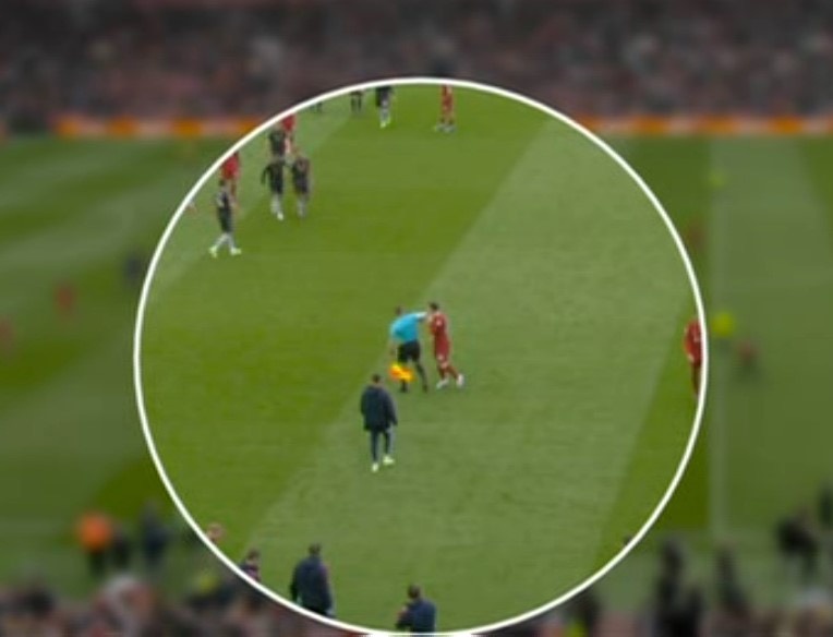 Trọng tài bị treo còi vì giật cùi chỏ vào mặt sao Liverpool - Bóng Đá