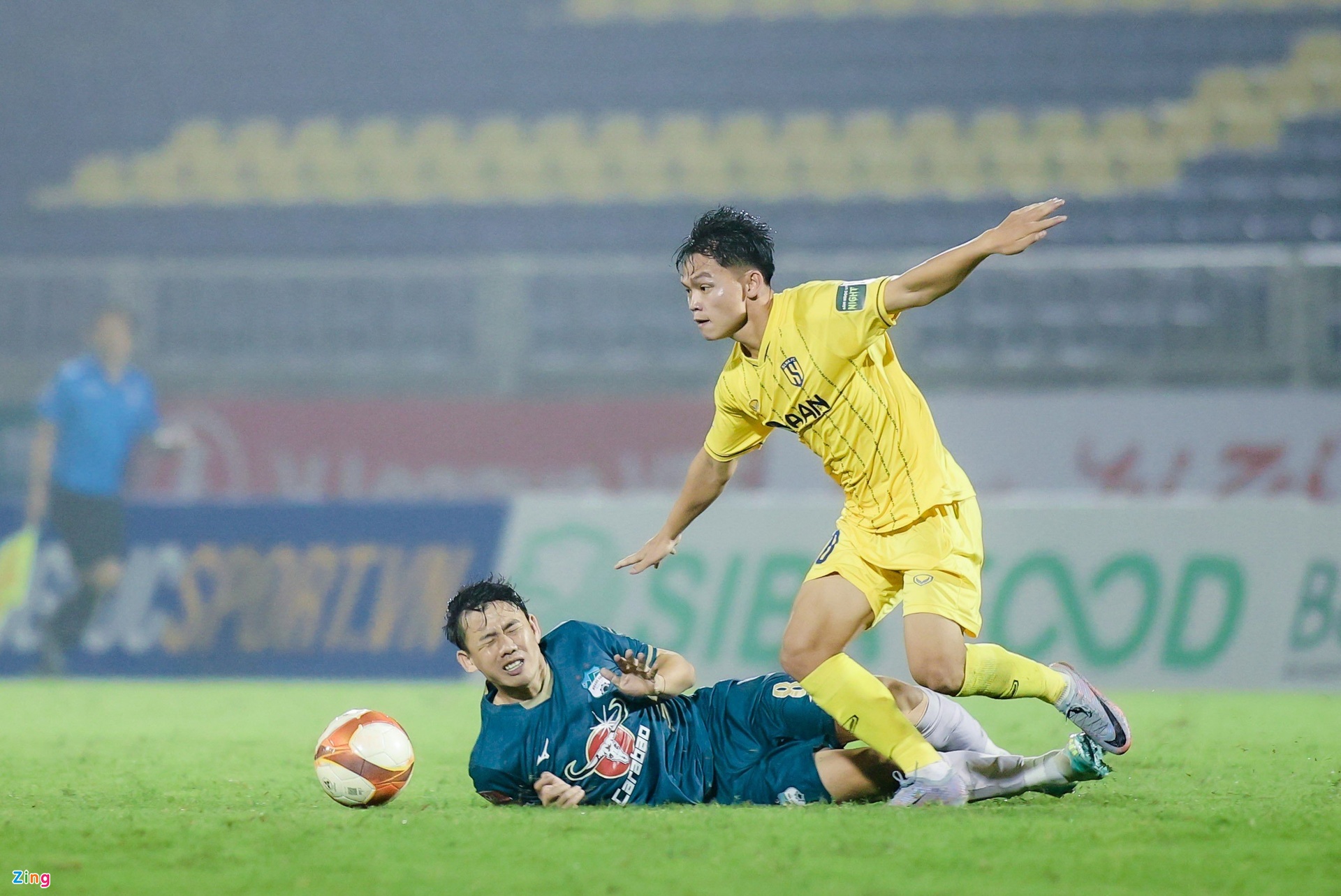 Tuyển thủ U22 ghi bàn giúp SLNA thắng trận đầu tiên ở V-League 2023 - Bóng Đá