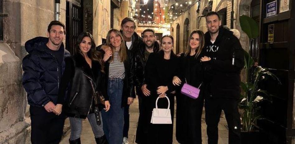 Cách đây 2 tháng, Messi cũng đi ăn tối cùng Jordi Alba và Sergio Busquets.