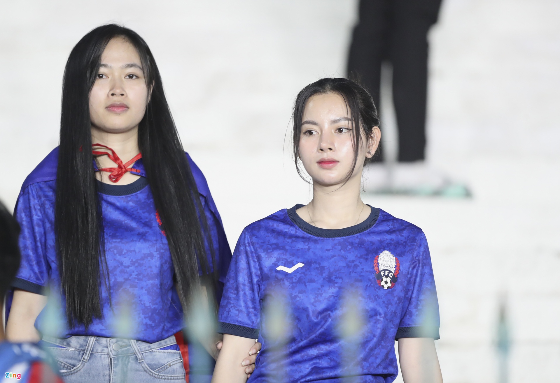 Bóng hồng Campuchia đọ nhan sắc trong trận mở màn của đội nhà - Bóng Đá
