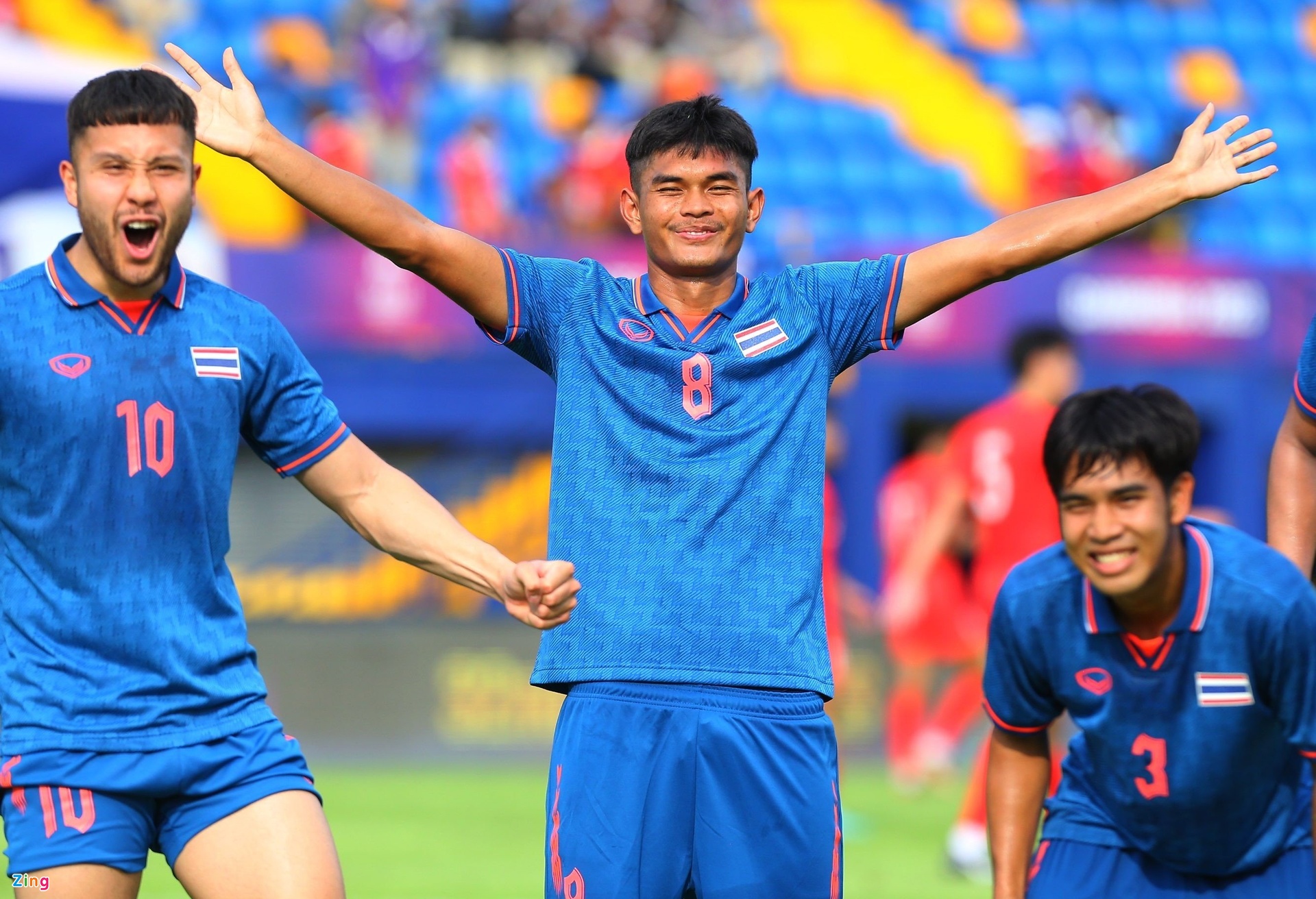 Cầu thủ Singapore đổ máu trong trận thua Thái Lan - Bóng Đá