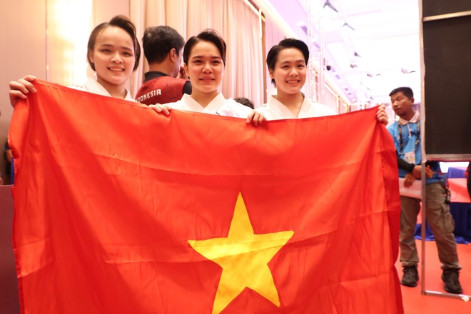 Karate mở hàng hai HCV cho Việt Nam ở SEA Games - Bóng Đá