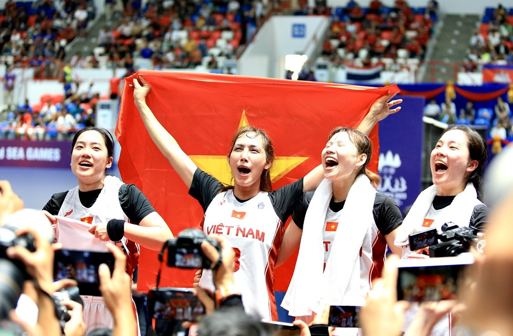 Bóng rổ 3x3 Việt Nam giành HCV lịch sử tại SEA Games 32 - Bóng Đá