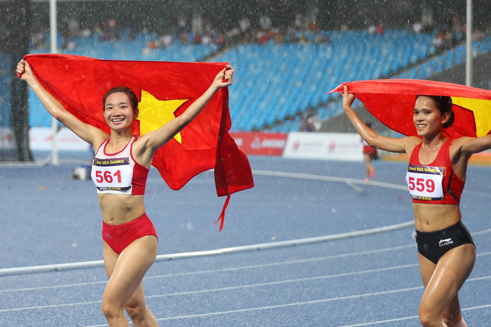 Nguyễn Thị Oanh vô đối ở SEA Games, ăn mừng HCV dưới mưa - Bóng Đá