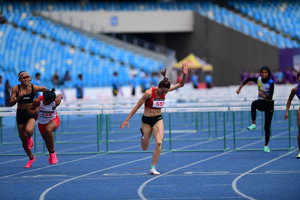 Hot girl Mỹ Tiên chạy “xé gió” giành HCV chạy 100m rào SEA Games 32 - Bóng Đá