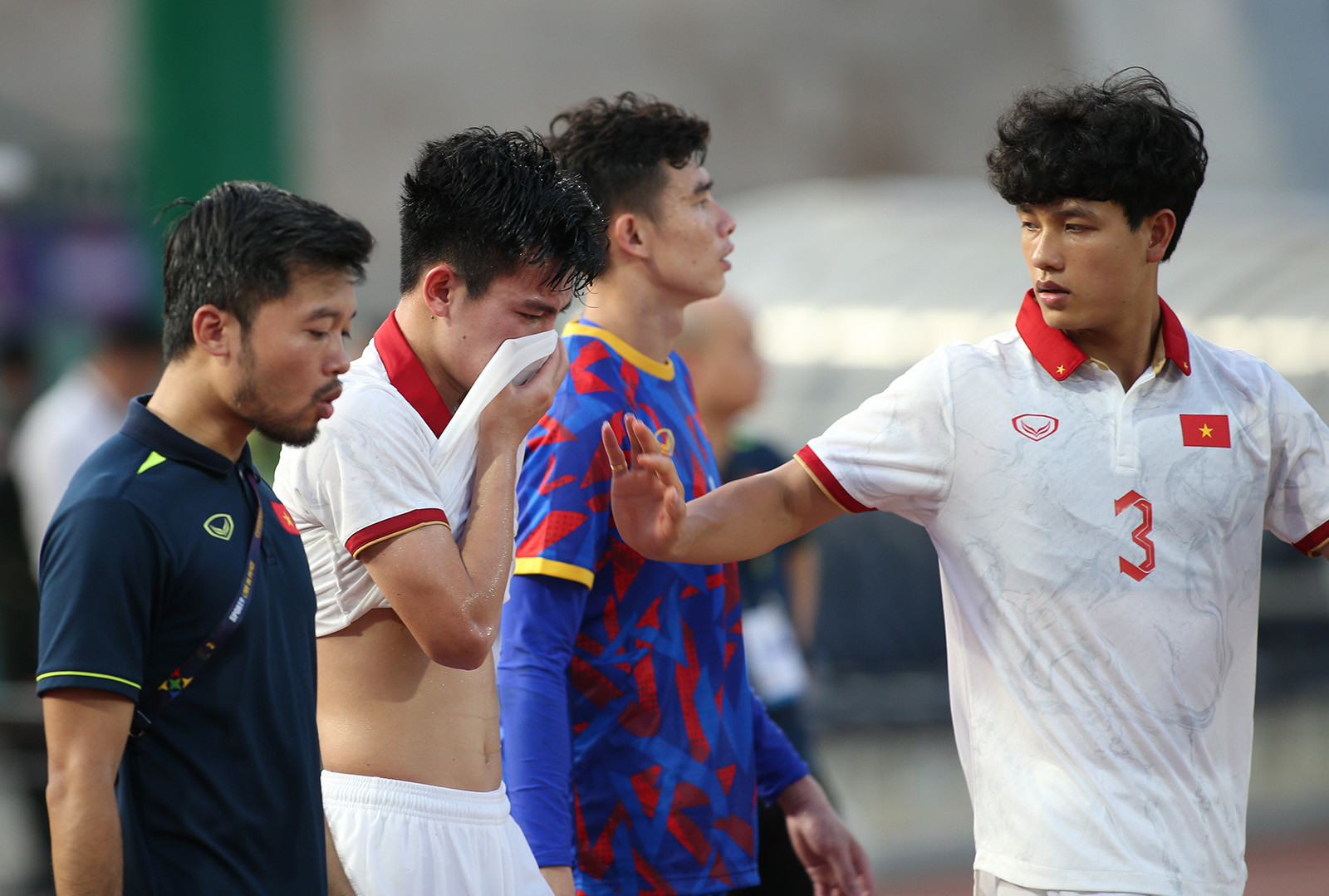 Cầu thủ U22 Việt Nam khóc nức nở sau trận thua - Bóng Đá