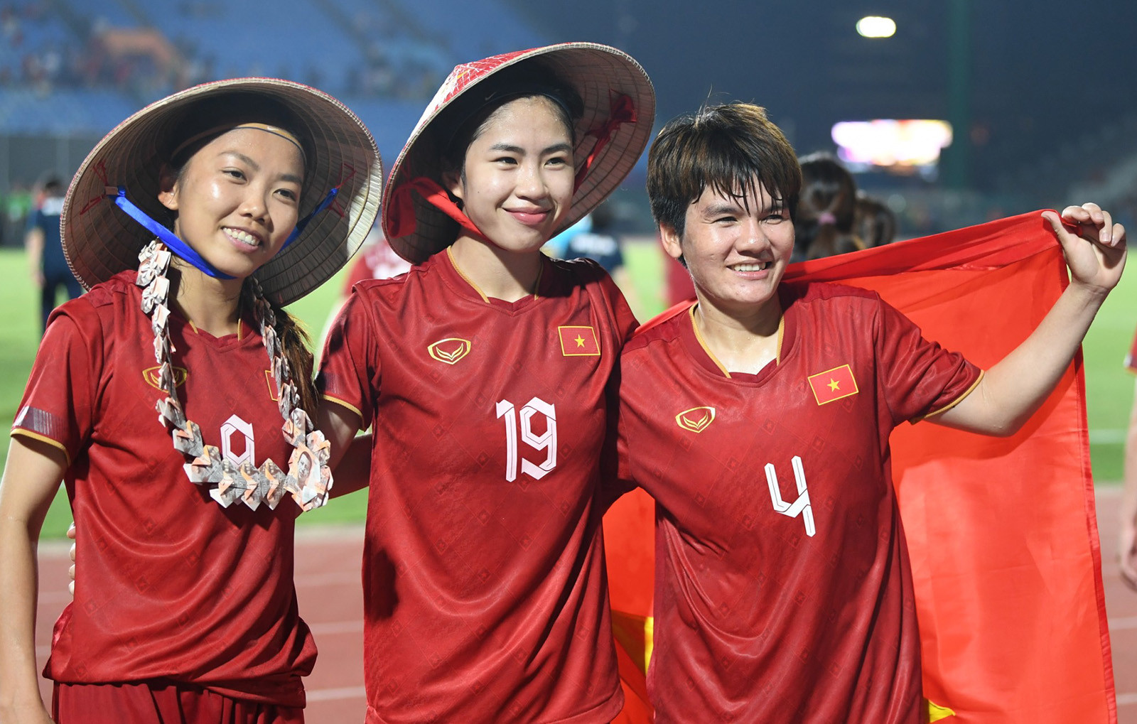 Xúc động khoảnh khắc tuyển nữ Việt Nam làm nên lịch sử ở SEA Games - Bóng Đá